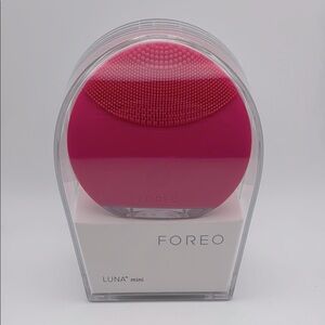 FOREO Luna Mini Skincare Device - Magenta